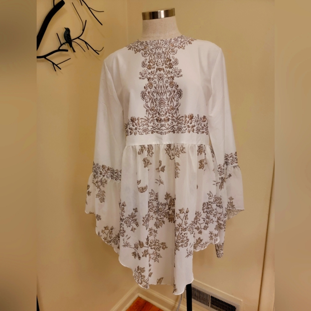 NWOT Women's XL White and Gold Flowy Top